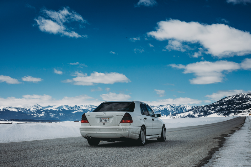 Illustration for article titled The Cautionary Tale of an Idiot, a Mercedes C43 AMG, Bald Tires and 2,000 Miles of Blizzard